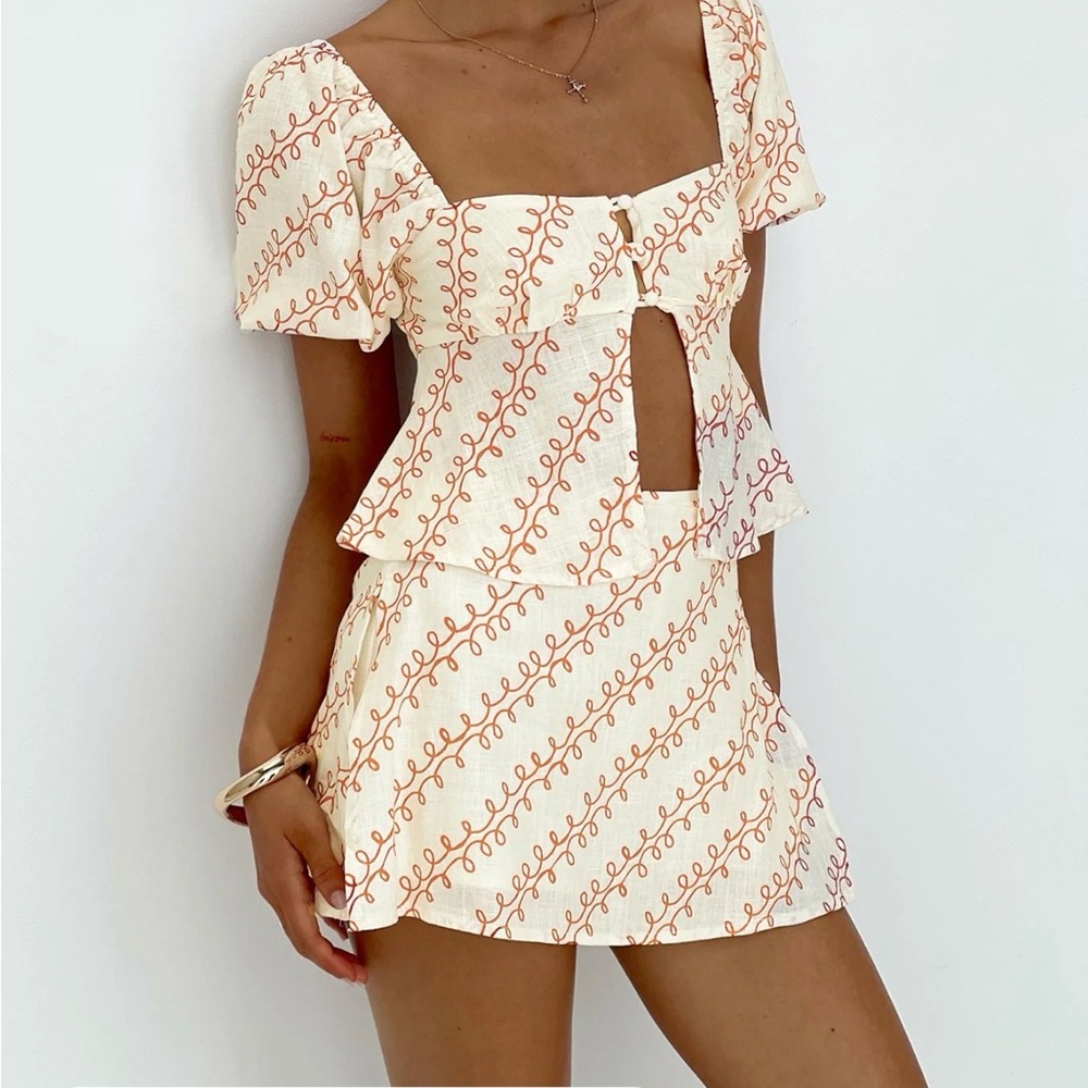 NWT. Adios Linen Blend Skort Multi. Size US 4. Top included but missing a button